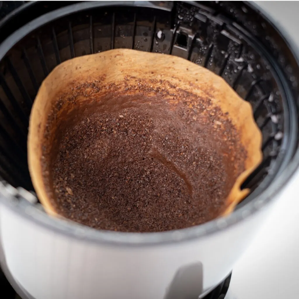 coffee grounds for houseplant fertilizer